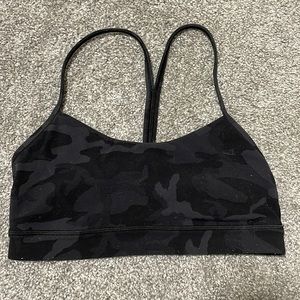 Black and gray camo flow Y sports bra